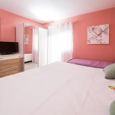 Gostinjska kuća Biba 3*